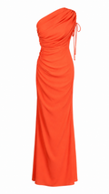 Vestido Amara – vestido largo naranja de un hombro fruncido